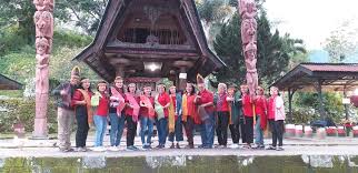 Di tenda juang karyawan pt. Paket Tour Medan Danau Toba 3d2n