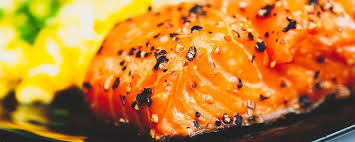 Mucho se habla de lo bien que te hace este tipo de pescado, por eso, hoy hemos decidido explicarte cuáles son los 15 beneficios de comer salmón para tu salud, nutrición y por qué no, belleza. Como Cocinar Salmon Una Opcion Que No Te Defraudara Ibercook Food Service
