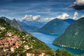 Heidi 5 yaşına geldiğinde teyzesi onu i̇sviçre'nin bir dağ köyünde yaşayan dedesi almöhi'yinin yanına bırakır. Isvicre De Bu Koy Evleri Sadece 6 Tl Zingat Blog