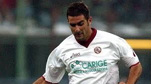 Sleeve hem and bottom hem with wide double topstitch. Lucarelli Fancies Roma Eurosport