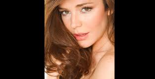 Flora Martínez, la mezcla perfecta entre sobriedad y belleza