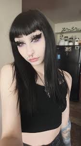 Dara Wallace's Instagram, Twitter & Facebook