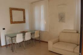 Affitto appartamento totalmente ristrutturato con ingresso indipendente, situato a 10 minuti a piedi dal centro città e dallâ€™ università, servito dai mezzi pubblici. Foto 11 Vigevano Da Privato Trilocale Con Giardino A Pavia In Affitto