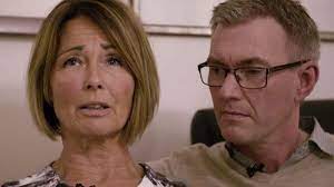 I första avsnittet av gift vid första ögonkastet tar sig våra experter an den stora grupp singlar som ansökt till experimentet. Gift Vid Forsta Ogonkastet Borde Fa En Varningstext Etc