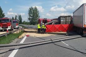Wypadek spowodował ogromne utrudnienia w ruchu, które nadal trwają o poranku. Smiertelny Wypadek Na S 1 Nie Zyje Motocyklista Aktualizacja Radio Piekary
