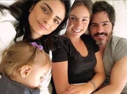 Seguidores en redes se mostraron muy emocionados por la nueva relación de mauricio y le desean lo mejor en esta etapa con la pena, pero se parece a aislinn, tiene cierto parecido con su ex, y creo que no. Quien Es La Hija Mayor De Mauricio Ochmann Lorenza El Primer Amor Del Actor Mexicano Celebs Nnda Nnlt Fama Mag