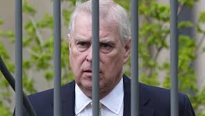 Bir prens olarak doğmuştu… Ailesine sıkıntı ve utanç kaynağı oldu... Belki  de bu yaşından sonra çalışmaya muhtaç kalacak