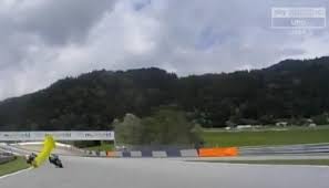 Tutti gli approfondimenti sulla motogp solo su. Motogp In Austria Trionfa Dovizioso Pauroso Incidente Morbidelli Zarco La Moto In Volo Sfiora Rossi La Repubblica