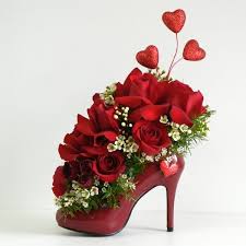 40 Creative Flower Arrangement Ideas Creative Flower Arrangements Valentines Flowers Valentine Flower Arrangements