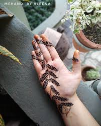 Mehandi By Aleena On Instagram Vine Leaves Nondominanthand For Bookings Contact 07994011076 Or Dm Me For Bridal Henna Vine Leaves Bridal Party
