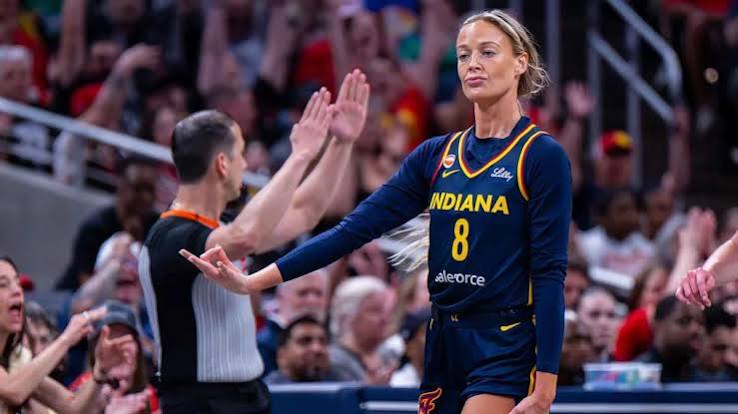 Fever's Sophie Cunningham gets into heated exchange with DeWanna Bonner -  Yahoo Sports
