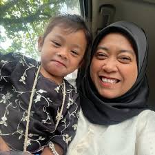 ye haritu baru tgk anak and kawan kawan dia pakai jubah konvo darjah 6 tu  dah nak nangis sebab dulu tengok memasing bocil bocil je.