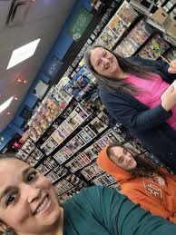 Robin Lujan, of Mom and Pops Ceramic Shoppe, shared her artistic talents  with us for this special valentine-themed paint night! Thanks to all of our  gnomies who came out to paint with