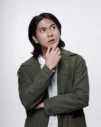 Iqbaal dhiafakhri ramadhan is an actor, known for dilan 1990 (2018), ada cinta di sma (2016) and ali & the queens (2021). Iqbaal Ramadhan Biodata Profil Fakta Umur Agama Pacar Karier