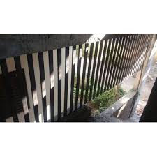 Iron Rods Vertical Boundary Wall Grill Rs 160 Square Feet Thankar Febrication Engineering Auto Body Work Id 20517912388