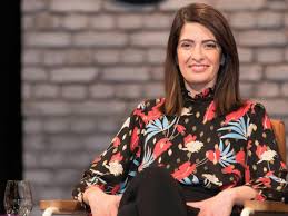 Bio tagesschausprecherin, moderatorin, journalistin, buchautorin location hamburg tweets 1,1k. Legere Hose In Der Krise Modetrend 2021 Linda Zervakis Traut Sich In Jogginghose Vor Tv Kameras Shz De