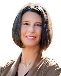 Kristin Wilcox's Instagram, Twitter & Facebook