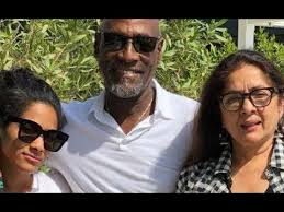 Neena gupta is the popular indian veteran actress and tv serials director. Neena Gupta With Family Neena Gupta Viv Richards Bollywood Actress