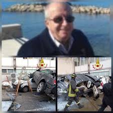 Tragedia a Pellezzano. Un uomo di 82 anni è stato trovato senza vita nel  garage della sua abitazione in via Grillo. Le prime ricostruzioni parlano  di un gesto estremo: accanto al corpo