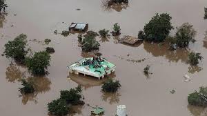 The cyclone killed five people and flattened homes around mozambique's northern coast before moving inland and pounding the province of cabo delgado with rain, fuelling fears rivers could burst. Over 1 000 Feared Dead After Cyclone Slams Into Mozambique Al Arabiya English