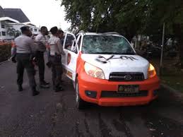 Bagi masyarakat yang ingin membuat surat izin mengemudi (sim) diwajibkan untuk mengikuti ilustrasi uji sim a. Mobil Polisi Hingga Pagar Dprd Sumsel Dirusak Saat Aksi Demo Di Palembang Fornews Co
