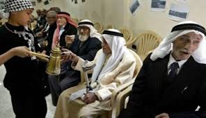 أما عند رؤية الفتاة العزباء في منامها كأنها تطبخ الشوربة فتُعِدُّدها بشكل جيد، فالحلم عندها يُعبِّر عن استعداد هذه الفتاة لأمر فيه قبول أو تيسير ويُعد كل حساء في المنام خيرًا، فمثلاً شوربة البصل تدل على الصحة والسلامة وكذلك شوربة العدس والفطر وشوربة الشعير١. ØªÙØ³ÙŠØ± Ø­Ù„Ù… Ø±Ø¤ÙŠØ© Ø§Ù„Ø¹Ø²Ø§Ø¡ ÙÙŠ Ø¨ÙŠØªÙ†Ø§ Ø¨Ø§Ù„Ù…Ù†Ø§Ù… Ù„Ø§Ø¨Ù† Ø³ÙŠØ±ÙŠÙ† Ù…ÙˆØ³ÙˆØ¹Ø© Ø§Ù„Ù…Ø¯ÙŠØ±