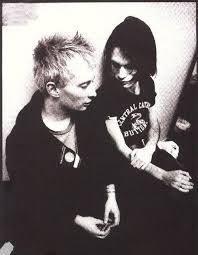 How To Disappear Completely And Never Be Found Again Thom Yorke And Jonny Greenwood Radiohead Jonny Greenwood Thom Yorke Radiohead Thom Yorke