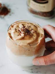 Cara membuat dalgona susu dancow. Tak Perlu Pakai Mixer Begini Cara Mudah Buat Dalgona Coffee Yang Sedang Hits Citizen6 Liputan6 Com