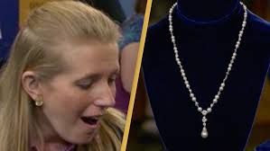 Antiques Roadshow guest receives mind blowing valuation for  grandmother-in-law's necklace