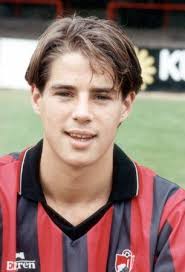 Former footballer, jamie redknapp started his football career with the club, tottenham hotspur as a youth player, then he played for afc bournemouth and later went on to play for liverpool as well as he played two and a half seasons for tottenham hotspur. Pin On Liverpool Fc Young Uns