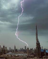 Lightning strike @ burj khalifa | 10 january 2020. Pugazh On Twitter A Lightning Strikes A Building S Lightning Rod Near The Burj Khalifa Tower Dubairains Https T Co Rvpebcozth
