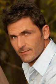 Efrain Villa : biographie, filmographie, photos & vidéos