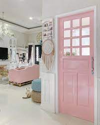 Sebab, warna cat itu berhubungan dengan mood serta kepribadian kita loh. Rumah Shabby Minimalis