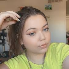 Amaris Ramirez's Instagram, Twitter & Facebook