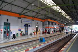 Bepergian dari malang ke solo disarankan menggunakan kereta api. Heritage Kereta Api Indonesia