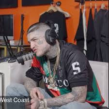 Authorities are now offering $200k Mexican pesos for the capture of  #LeftySM 's k*ller, Luis Mario Placencia Novoa. The m*rder happened in  Zapopan, Jalisco months back. (via: @44vibexl )