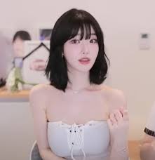 침묵 깨고 입 열었다... BJ 과즙세연, 방시혁과 목격 후 SNS에 올린 글은? < 연예 < 기사본문 - 오토트리뷴