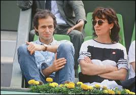 Et elle a fait le bon pas, car ce moment a marqué le début d'une longue histoire. Nathalie Thu Huong Lagier Mariage Jean Jacques Goldman Qui Est Vraiment Nathalie Sa Femme Cette Tres Jeune Fille Qui Vit Avec Lui Jean Jacques Goldman Nathalie Thu Huong Lagier Jean Jacques