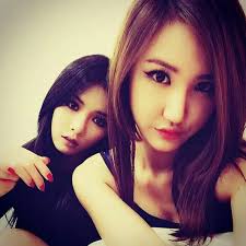4minute Hyuna With Le Kpop Girl Groups Kpop Girls Korean Celebrities