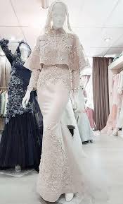 Pasalnya, prosesi tunangan atau yang juga sering disebut lamaran ini adalah momen sekali seumur hidup yang gak bisa terulang. 67 Baju Tunang Terkini Ideas Dresses Fashion Malay Wedding Dress
