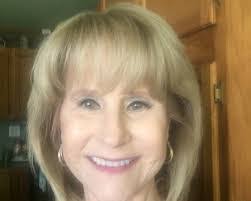 Holly Bramlett's Instagram, Twitter & Facebook