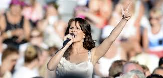 Dette er den offisielle kanalen for allsang på grensen. Katrine Moholt Had No Regular Summer Vacation Of 13 Years