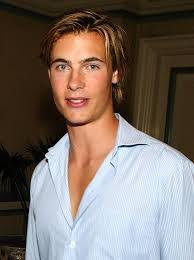 Erik Thomas's Instagram, Twitter & Facebook