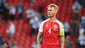 Kjaer ayrıca, sahaya inen eriksen'in kız arkadaşının yanına da gidip kendisini sakinleştirdi. Dh7lxelkhyudim