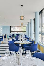 Une Vague De Bleu En 2020 Design Interieur Restaurant Fauteuil Rose Design