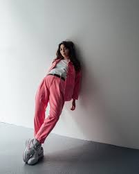 Flo windey, bekend van studio brussen en instagram, en de studenten. Flo Windey Flowindey Instagram Foto S En Video S Style Clothes Fashion