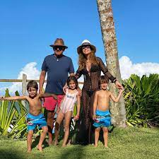 Global galvão bueno tem contas bancárias bloqueadas pela justiça por dívida. Virou Descanso Galvao Bueno Curte Trancoso Com A Esposa E Os Netos