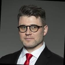 Laurie Raleigh's Instagram, Twitter & Facebook