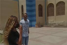 نفى مصدر مقرب من أسرة الفنانة دلال عبد العزيز ما نشرته هذه الصفحات،وقال في حديثه مع أهل مصر أن الفنانة على قيد الحياة ولكنها لازالت حالتها غير مستقرة وتعاني من الصعوبة في التنفس، مشيرًا إلى أن ه,ذه الأخبار التي وردت منذ قليل أزعجت بناتها دنيا وإيمي سمير غانم. Ajxmuxzgc92q2m