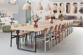 Neocon 2018 Muuto 70 70 Table With Loft Chairs Tags Keywords Neocon 2018 Hospitality At Work Muuto Unfold Lamp Form Us W Eettafel Kantoorinrichting Tafel